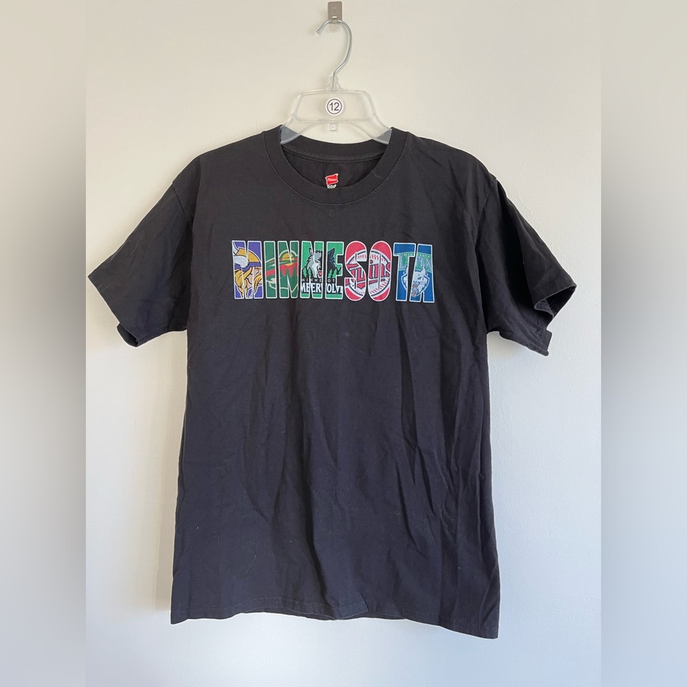 Hanes. Minnesota Sports Teams Black Tee. Size Medium.